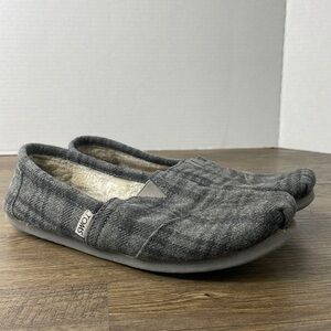 Toms Women’s Grey Black Flannel Shoes with fleece liner, size 7